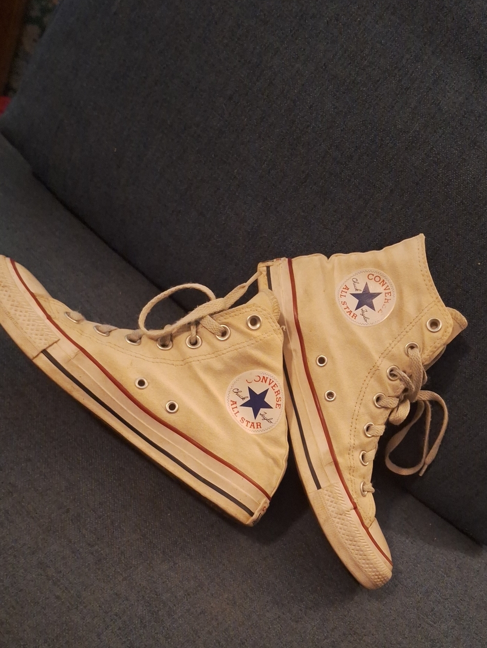 Mens Sz 6/ Wmns Sz 8 Converse High Top Sneakers in Cream with Red & Blue Accents